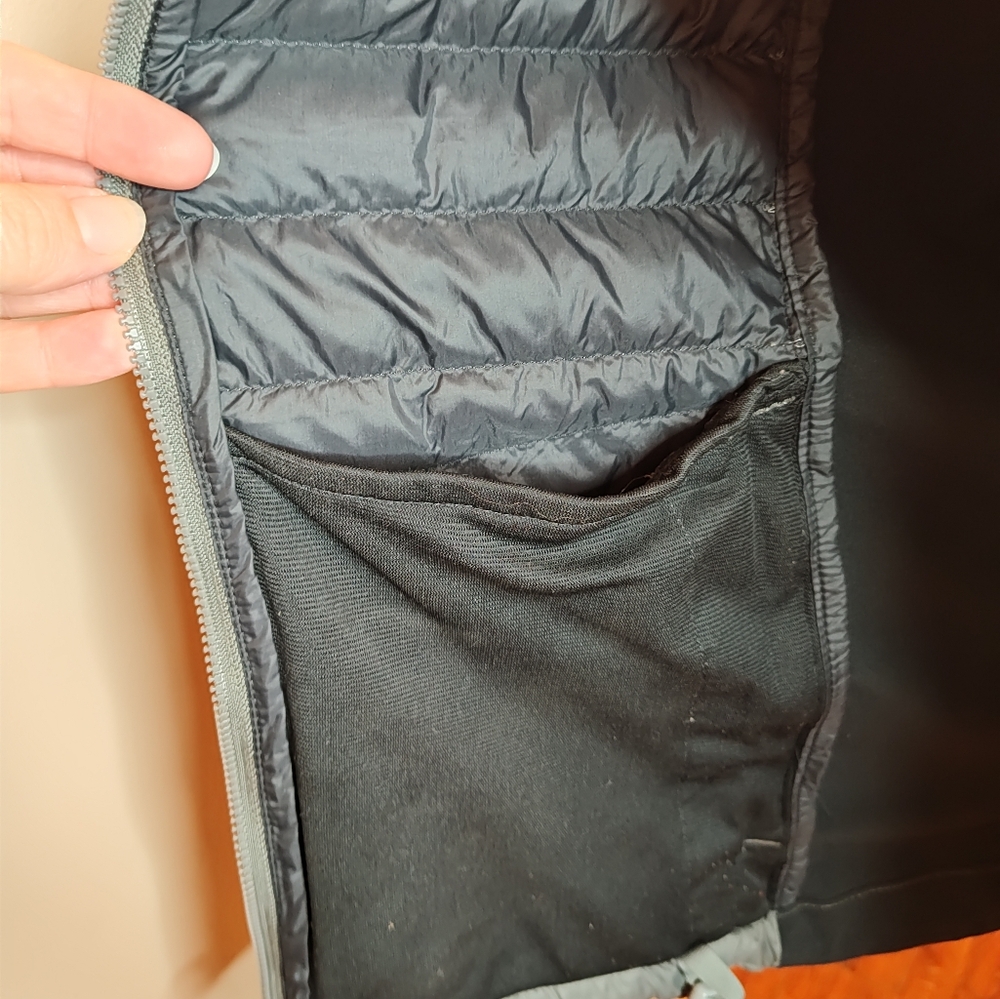 Columbia Woman's Full Zip Light Weight Puffer Vest Size Medium Black And Gray - Picture 6 of 10